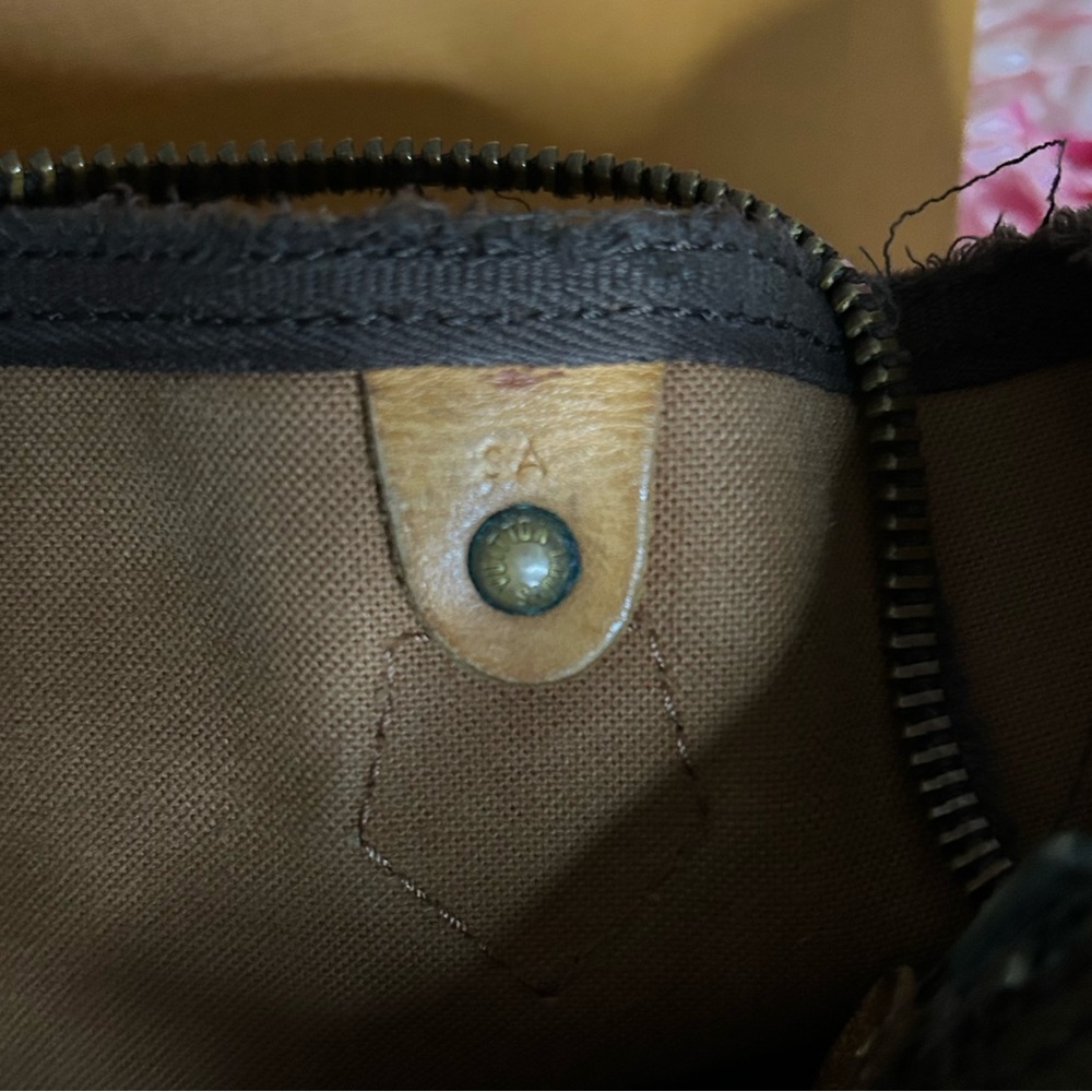 Authentic Louis Vuitton Speed 40 Monogram- Don’t Miss Out. - Picture 9 of 11